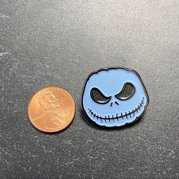 Jack Skull Enamel Pin/ Brooch - Picture 4 of 7